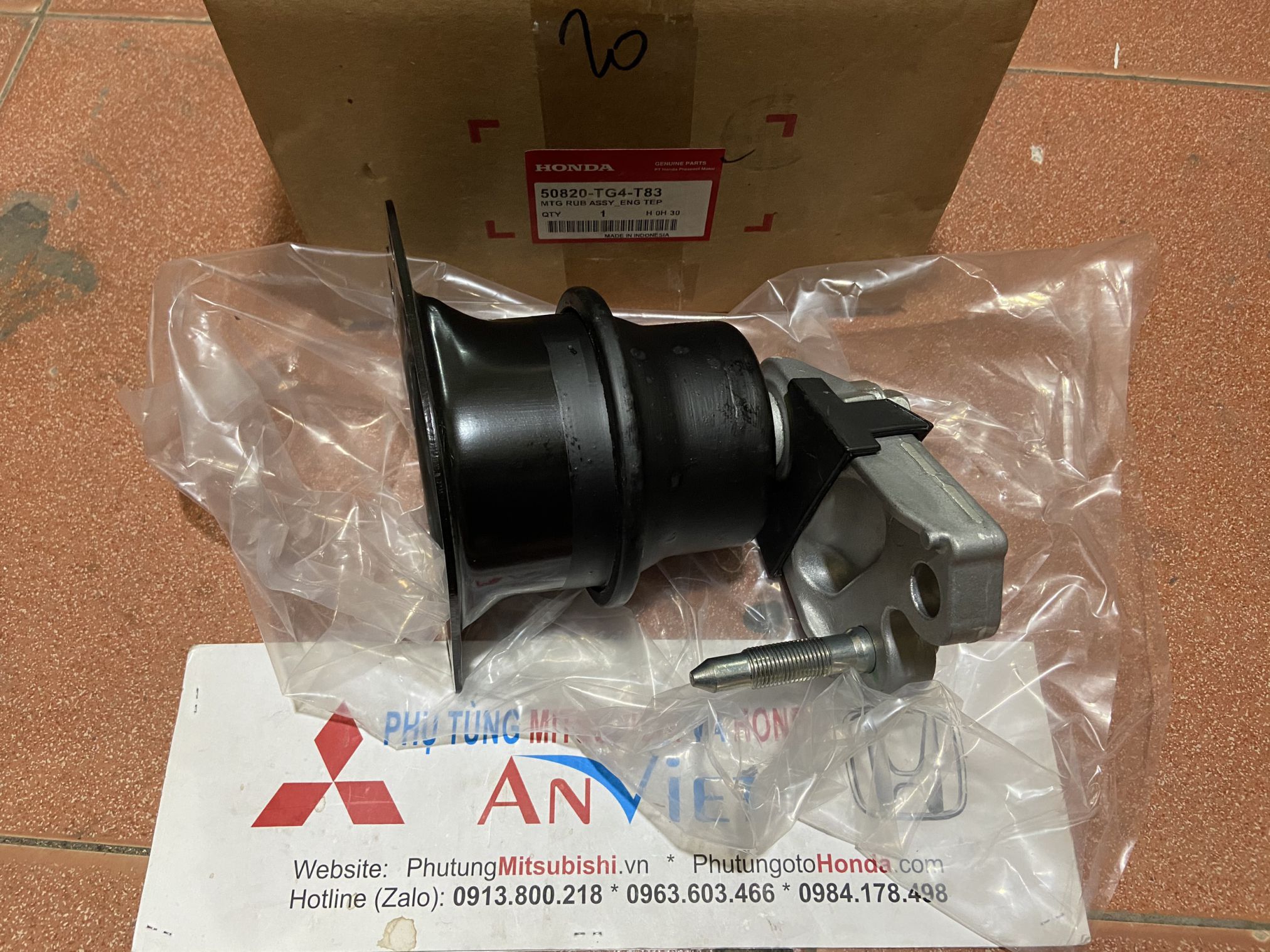 Chân máy bên phụ xe Honda BRIO